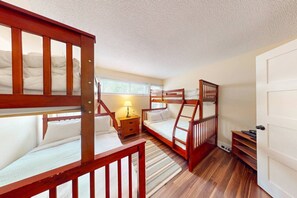 2 bedrooms, desk, WiFi, bed sheets - 2BDR Family Getaway - Mountainside & Close to Blue (The Blue Mountains)