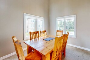 Dining - Mountain Side Getaway, Steps to Blue (The Blue Mountains)