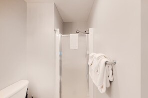 Hair dryer, towels - Peak to Green Escape: Mountain Views & Golf (The Blue Mountains)