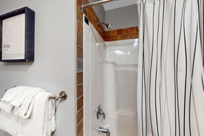 Hair dryer, towels - Peak to Green Escape: Mountain Views & Golf (The Blue Mountains)
