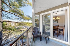 Terrace/patio - 2BDR Blue Mountain Condo w/ 2 Private Balconies! (The Blue Mountains)