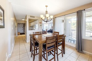 Dining - 2BDR Blue Mountain Condo w/ 2 Private Balconies! (The Blue Mountains)