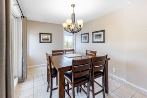 Dining - 2BDR Blue Mountain Condo w/ 2 Private Balconies! (The Blue Mountains)