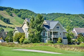Exterior - Par-Perfect Retreat w/ Pool & Private Patio (The Blue Mountains)