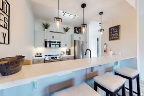 Fridge, microwave, oven, stovetop - Par-Perfect Retreat w/ Pool & Private Patio (The Blue Mountains)