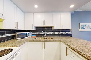 Fridge, microwave, oven, stovetop - Steps to Blue! Ground-Floor Home for 6 (The Blue Mountains)