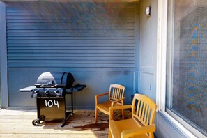 Terrace/patio - Steps to Blue! Ground-Floor Home for 6 (The Blue Mountains)