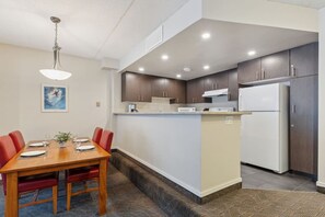 Dining - Ground-Floor Steps to Blue Mountain Home for 4 (The Blue Mountains)