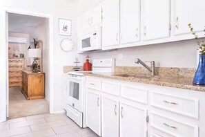 Private kitchen - Hidden Gem 10 mins to Arlington (Irving)