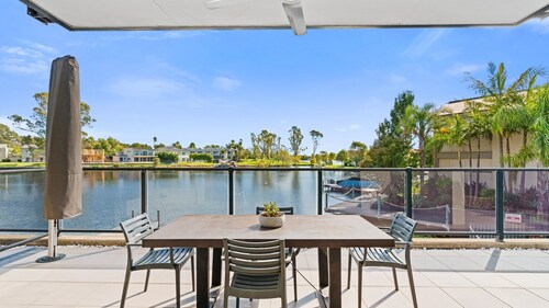 Attention golfers and boat enthusiasts. Three-bedroom three-bathrooms with jetty.