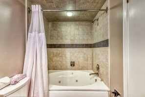 Hair dryer, towels - Family Blue Mountain Condo with Mountain Views (The Blue Mountains)