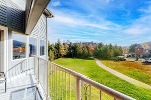 Property grounds - Bright & Spacious Condo, Mins to Blue & Mtn Views (The Blue Mountains)
