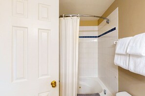 Hair dryer, towels - 1BDR North Creek with Pool, Hot Tub, Tennis! (The Blue Mountains)
