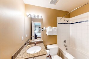 Towels - North Creek Studio at BM | Pool, Hot Tub, Tennis (The Blue Mountains)
