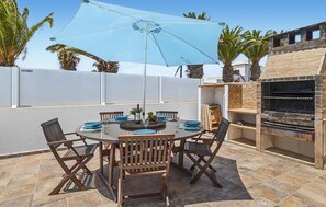 Outdoor dining - Stunning home in Tahiche with private swimming pool, can be inside or outside (Tahiche)