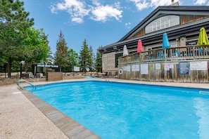 Pool - Mountain Loft Magic: Pool, Hot Tub, Tennis (The Blue Mountains)