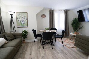 Living area - Game Room + Pool Table - Near Lake & Airport & DT (Milwaukee)