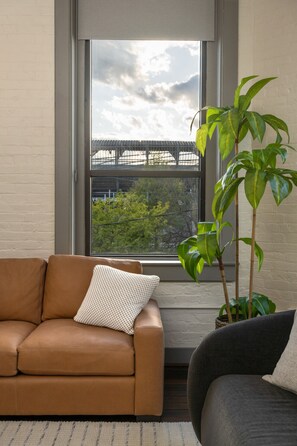 TV - Luxury 3BR on TQL Stadium & Washington Park (Cincinnati)