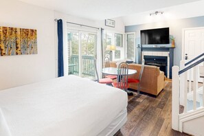1 bedroom, WiFi, bed sheets - North Base Nook: Pool, Hot Tub, and Tennis! (The Blue Mountains)