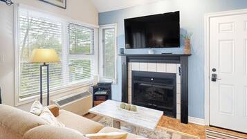 TV, fireplace