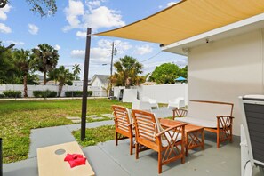 Terrace/patio - Beautiful 3-bedroom house with AC in Fort Lauderdale near Beach,Downtown,Airport (Fort Lauderdale)