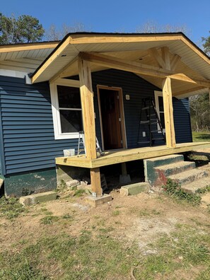 Exterior - Happy Acre of Wolfpen a charming little 2 bed 1 bath home (Mena)