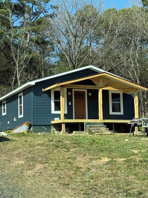 Exterior - Happy Acre of Wolfpen a charming little 2 bed 1 bath home (Mena)