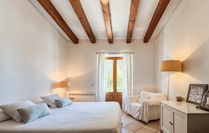 Travel cot, free WiFi - Cozy home in Binissalem with private swimming pool, can be inside or outside (Binissalem)