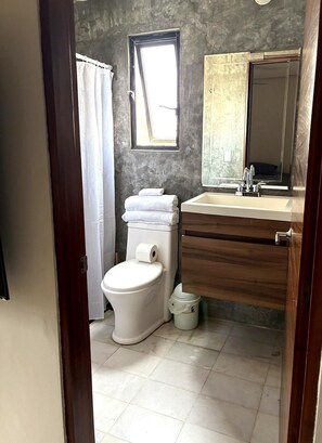 Bathroom - 1 Practical stay 5 min from airport perfect for early flights / late arrivals (San José del Cabo)