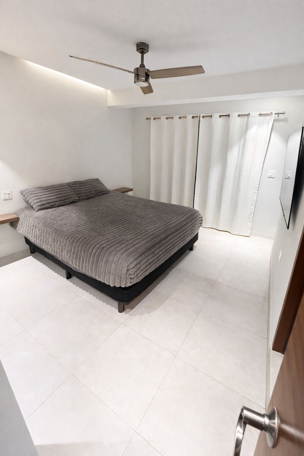 2 chambres, fer et planche à repasser, Wi-Fi, draps fournis