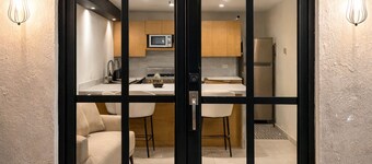 1 Practical stay 5 min from airport perfect for early flights / late arrivals