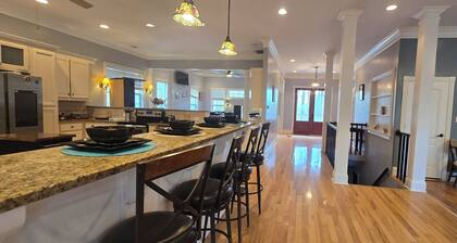 Beautiful 3-bedroom bed & breakfast in enjoyable Covington with AC