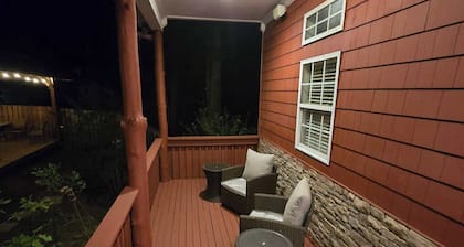 Beautiful 3-bedroom bed & breakfast in enjoyable Covington with AC