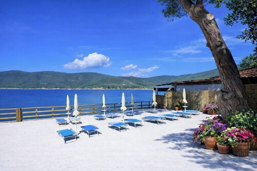 Apart. Trudy - Fantastic sea view, pool & beach within walking distance