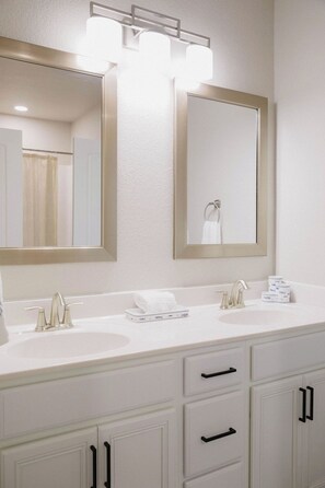 Bathroom - New 4BR Coastal Flat • Walk to Beach & Dome (Virginia Beach)