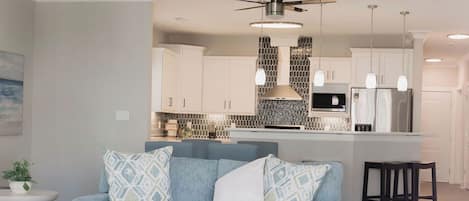 Smart TV, fireplace
