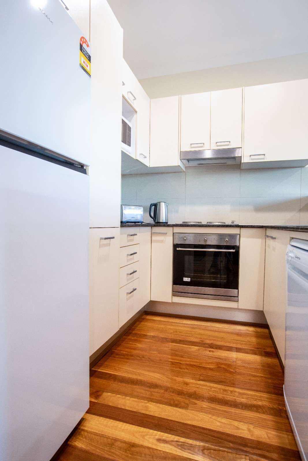 Fridge, oven, stovetop, dishwasher