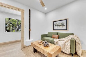 TV, fireplace - General Patton’s Private Estate & Horse Stable in Idyllwild (Idyllwild)