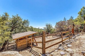 Property grounds - General Patton’s Private Estate & Horse Stable in Idyllwild (Idyllwild)