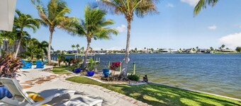 Manatee Lake- Heated Pool & Spa with Kayaks, Paddle Boards, Games, Fun and SUN!