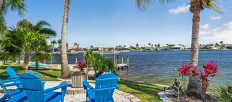 Manatee Lake- Heated Pool & Spa with Kayaks, Paddle Boards, Games, Fun and SUN!
