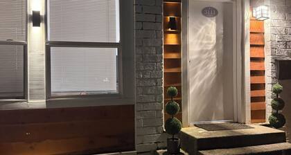Tremendous 1-bedroom apartment with AC in charming Tacoma