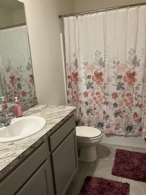 Dusche, Handtücher, Seife, Toilettenpapier