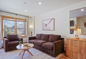 Living area - New Listing! Stylish new design, ski in/out. Watch World Cup, view golf course! (Frisco)