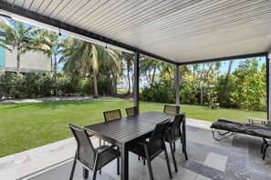 Outdoor dining - Surf Shack | Islamorada Beach Bungalow (Islamorada)