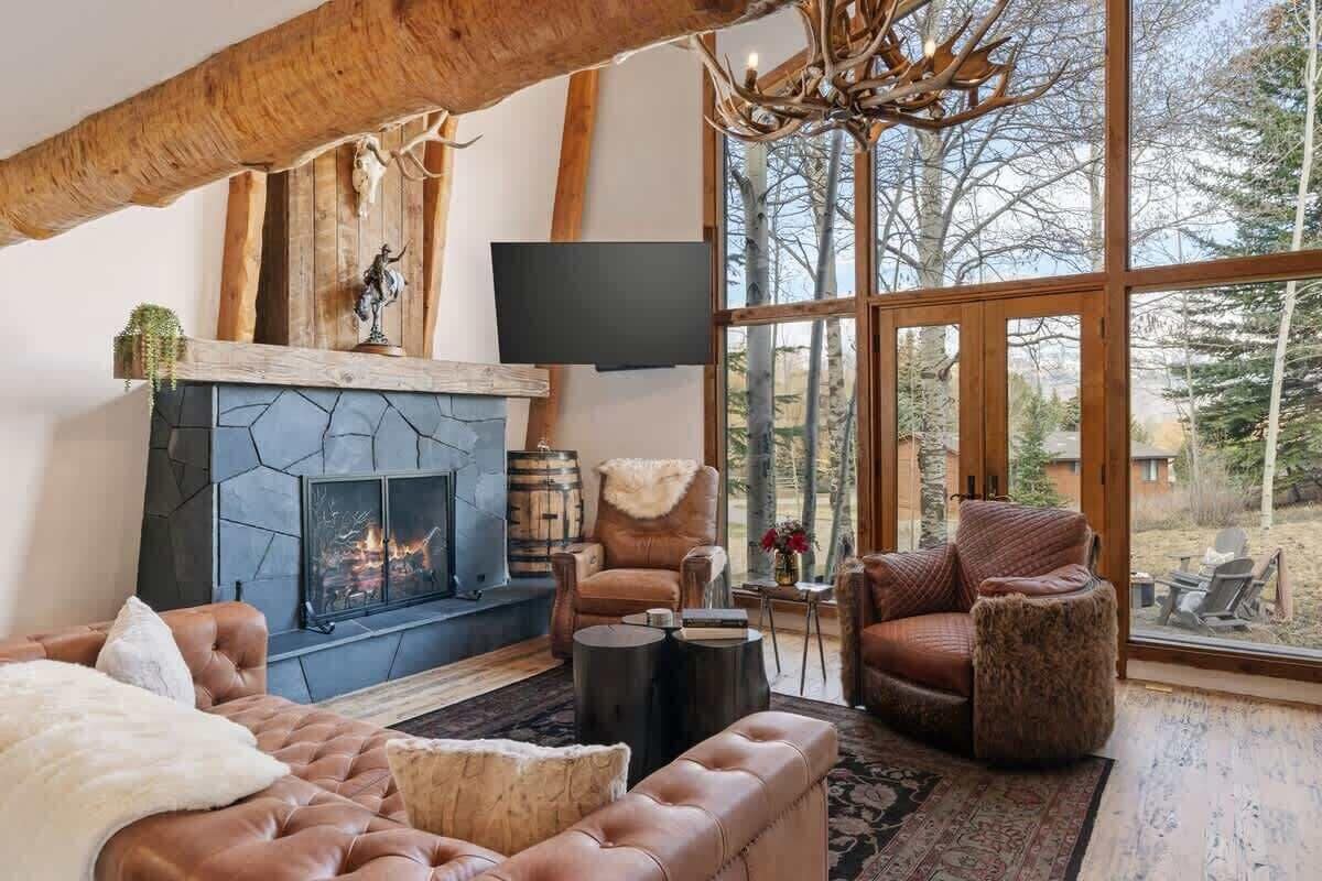 TV, fireplace, offices