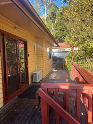 Terrace/patio - Froggy’s Quarters Cabin 9 - Wombat (Halls Gap)