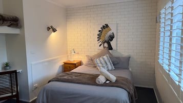 2 bedrooms, desk, iron/ironing board, WiFi