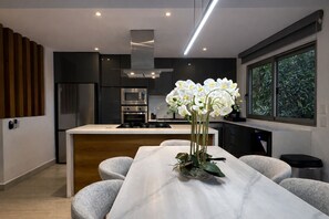 Dining - Casa Vista 133 · Private Luxury Villa w/ Rooftop Views in Cabo (Cabo San Lucas)