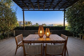 Outdoor dining - Casa Vista 133 · Private Luxury Villa w/ Rooftop Views in Cabo (Cabo San Lucas)